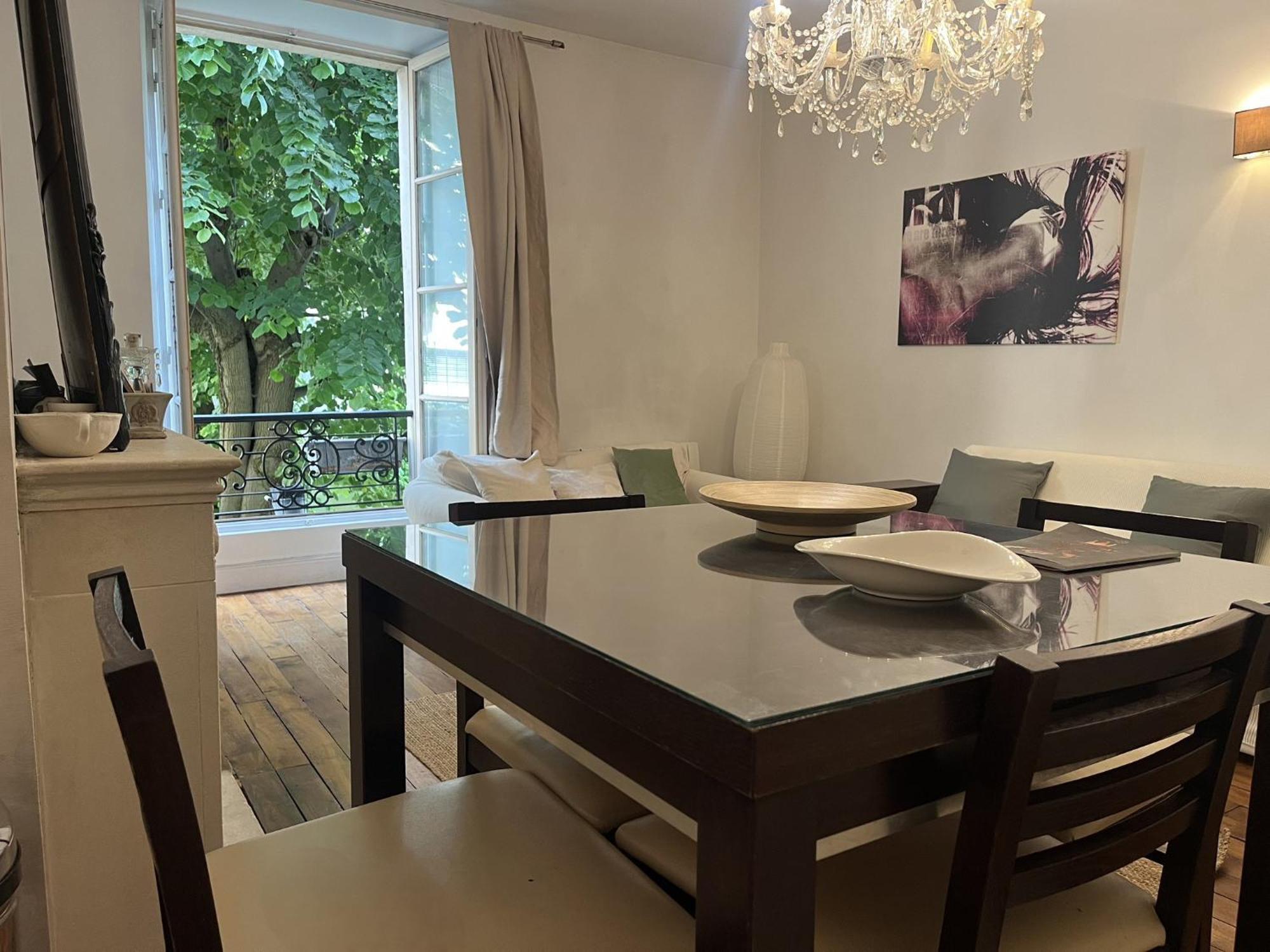 Royal Dolcevita St Louis Apartment